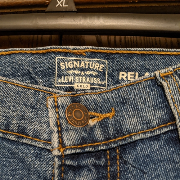 Blue Jeans - Picture 3 of 4